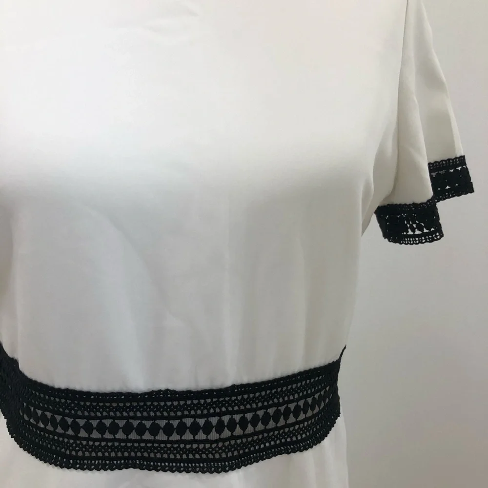 Chic Women's Mini Dress - White and Black - Picture 4 of 7